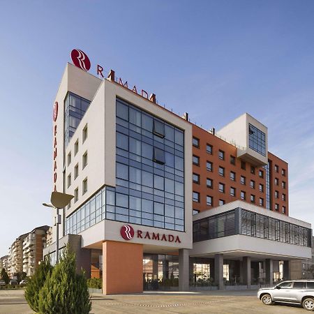 Ramada By Wyndham Oradea Hotel Buitenkant foto