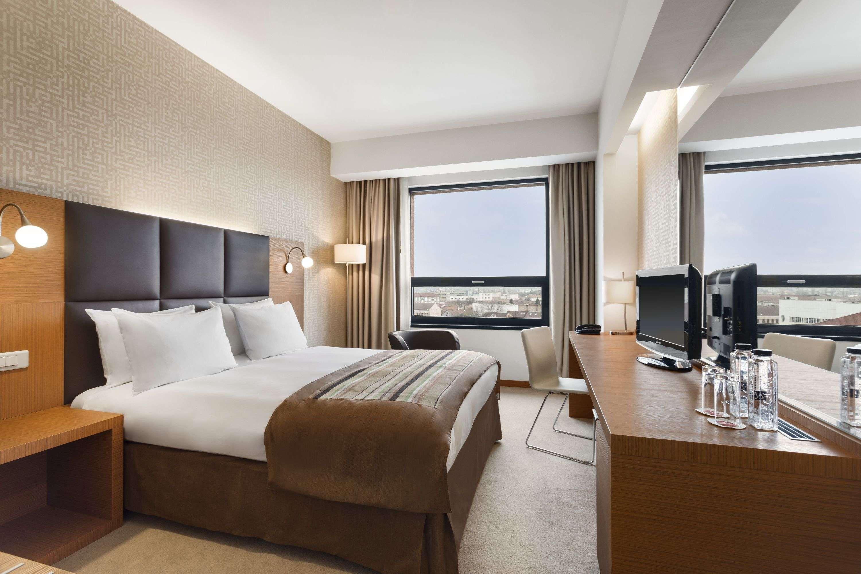 Ramada By Wyndham Oradea Hotel Buitenkant foto