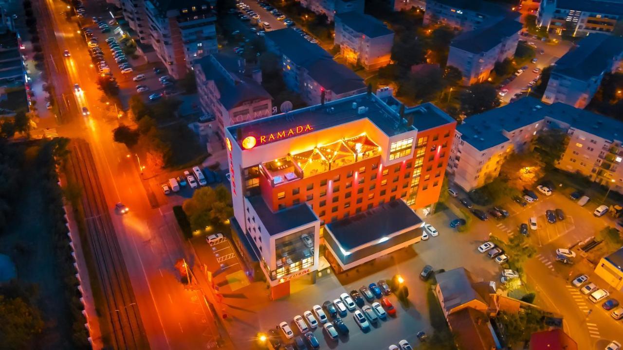 Ramada By Wyndham Oradea Hotel Buitenkant foto