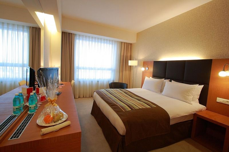 Ramada By Wyndham Oradea Hotel Kamer foto